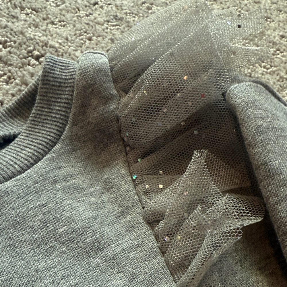 Carter's Ruffle Sweatshirt Grey Sparkle Size 2T Girls - Picture 3 of 9